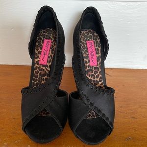 Girls just wanna have fun!Betsey Johnson platform pumps. Black satin.